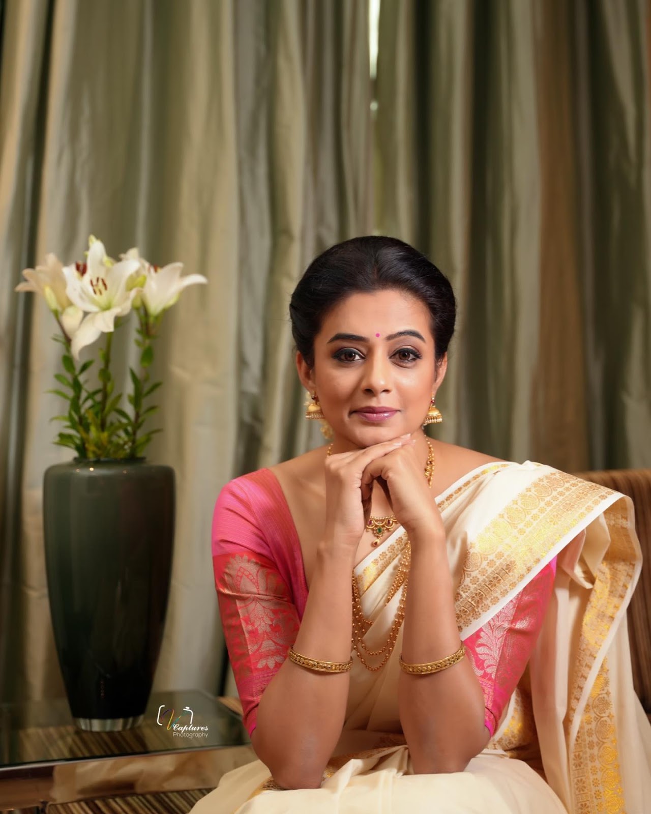 Kerala Actress Priyamani in Onam Special White Saree01